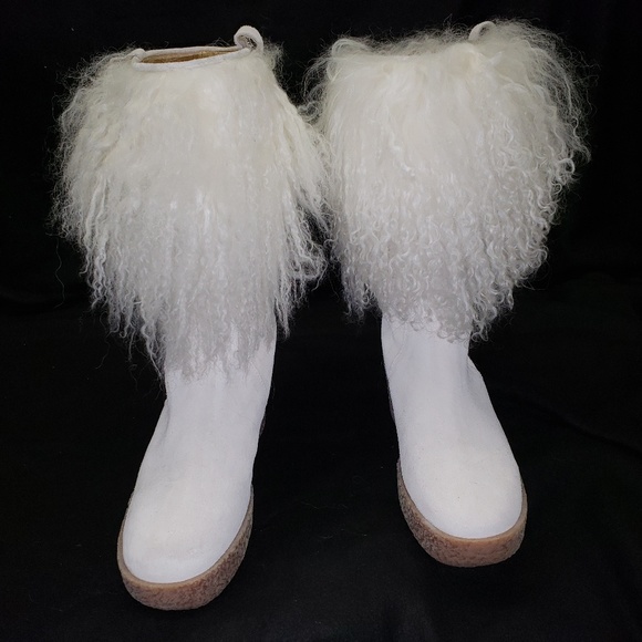 Michael Kors White Suede Boots Adorned with Alpaca - Picture 1 of 6